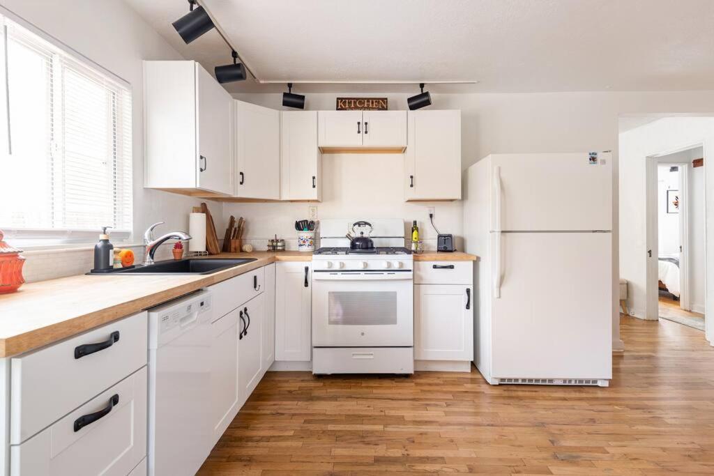 House With Great Beds, Full Kitchen, Fenced Yard Villa Albuquerque Luaran gambar